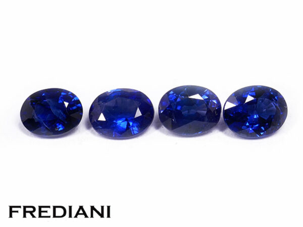 Lot de 4 saphirs bleus ovales 50x40 de 1.71 carat