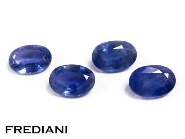 Lot de 4 saphirs bleus ovales 60x40 de 2.23 carats