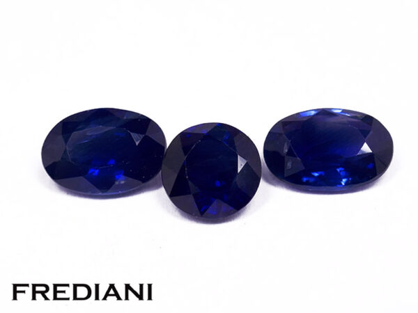 Trio de saphirs bleus ovales 60x40 et 1 rond 4.7 mm