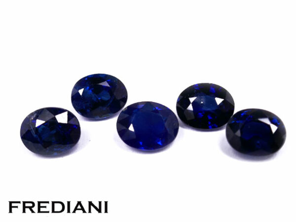 Lot de 5 saphirs bleus ovales 50x40 de 2.39 carats