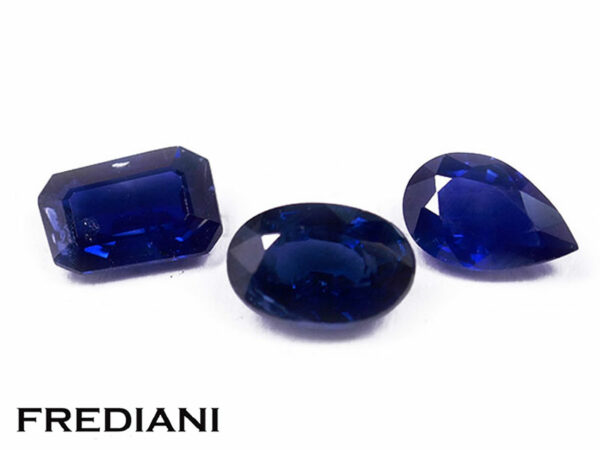 Trio de saphirs bleus ovale, poire et rectangulaire 60x40 de 1.57 carat au total