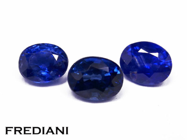 Trio de saphirs bleus ovales 50x40 de 1.61 carat