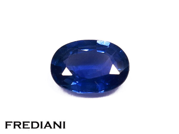 Saphir bleu ovale 68x49 de 0.75 carat