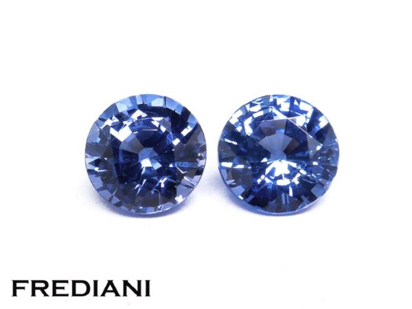 Appairage de saphirs bleus ronds 5.4 mm de 1.47 carat