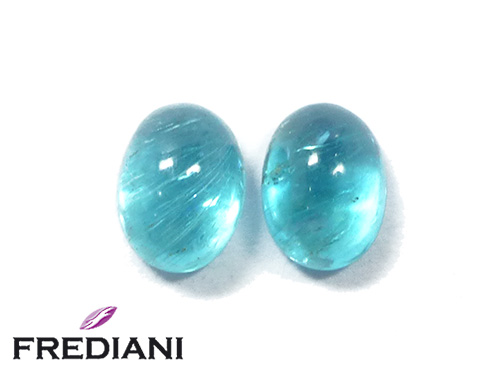 Paire d'apatites bleues cabochons