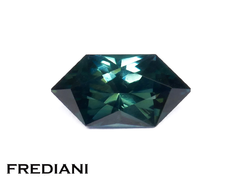 Saphir Teal d'Auvergne hexagonal naturel 97x51 de 1.41 carat