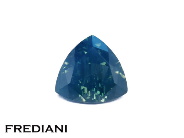 Saphir bleu/vert d'Auvergne troïdia naturel 83x81 de 2.13 carats