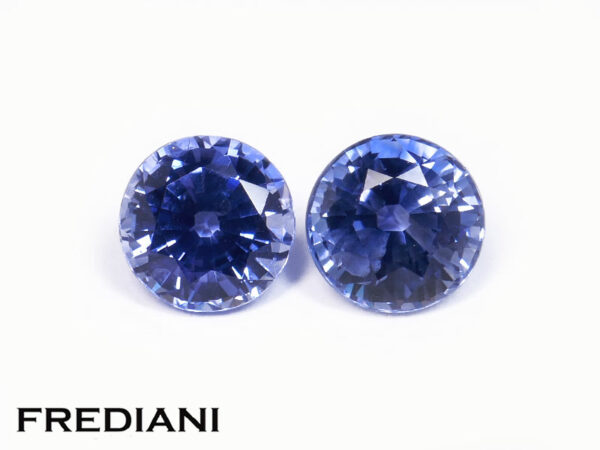 Appairage de saphirs bleus ronds 5.2 mm de 1.64 carat