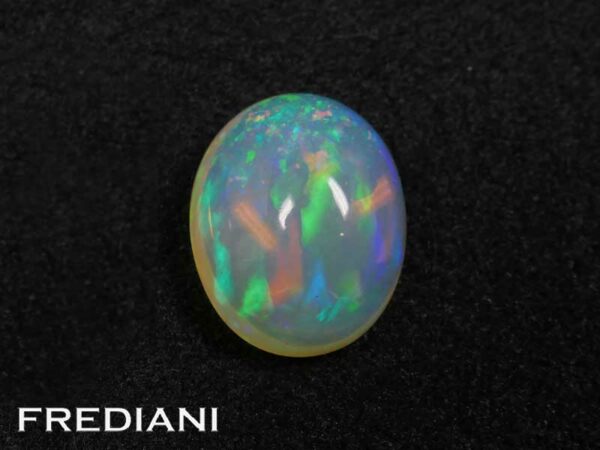 Opale ovale cabochon 121x99 de 3.33 carats