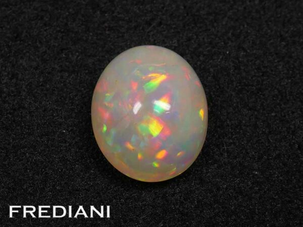 Opale ovale cabochon 122x100 de 3.44 carats