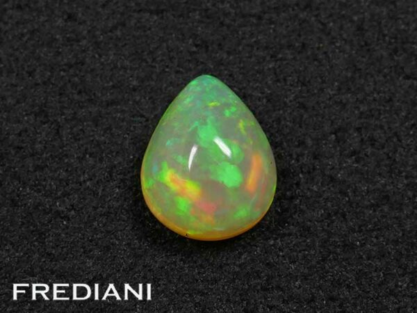 Opale poire cabochon 100x80 de 1.79 carat