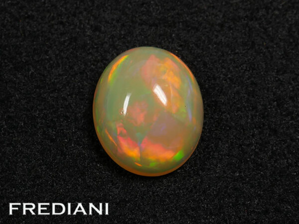 Opale ovale cabochon 119x99 de 2.74 carats