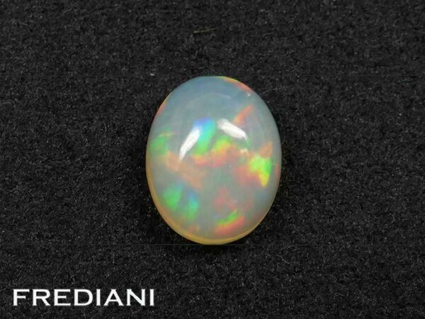 Opale ovale cabochon 101x81 de 2.47 carats