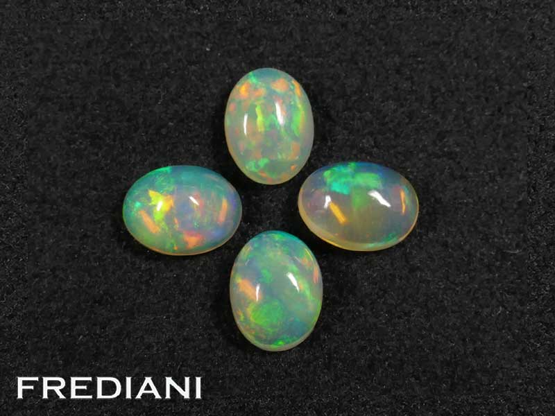 Lot de 4 opales ovales cabochons