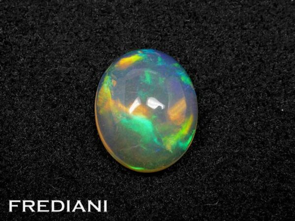 Opale ovale cabochon 111x90 de 2.17 carats