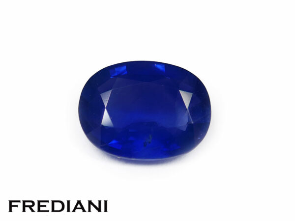 Saphir bleu ovale 92x71 de 2.06 carats