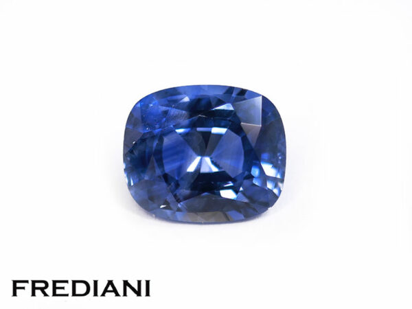 Saphir bleu coussin 77x65 de 1.90 carat