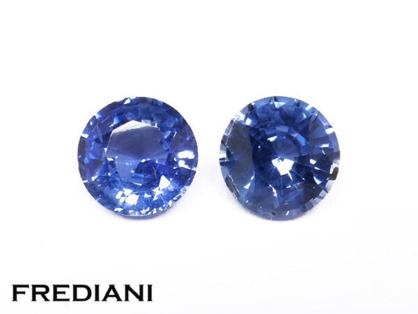 Appairage de saphirs bleus ronds 4.8 mm de 1.14 carat