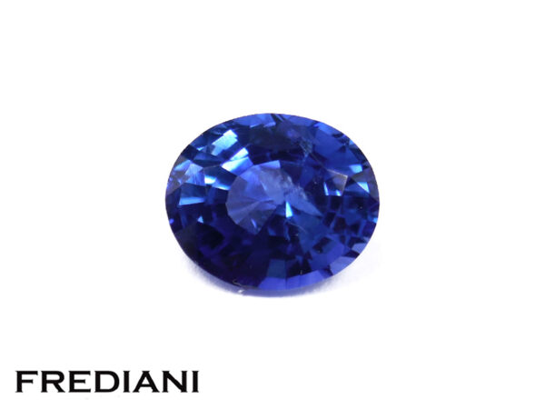 Saphir bleu ovale 78x65 de 1.81 carat