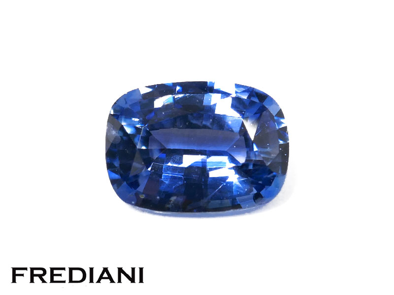 Saphir bleu coussin 89x64 de 2.03 carats