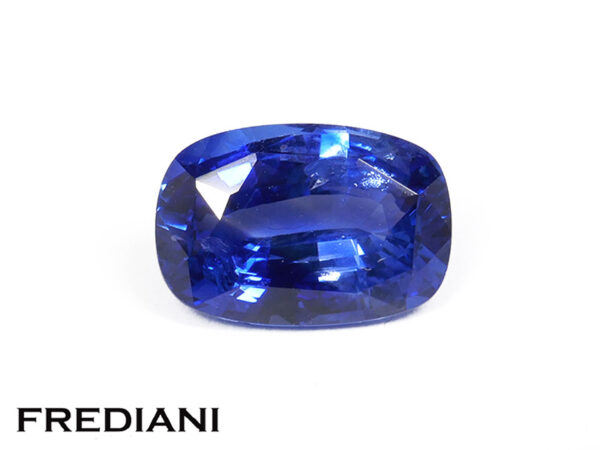 Saphir bleu coussin 102x70 de 3.28 carats