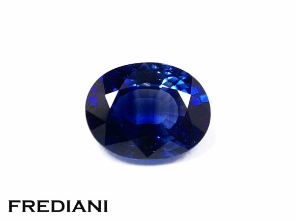 Saphir bleu royal ovale 84x66 de 2.03 carats