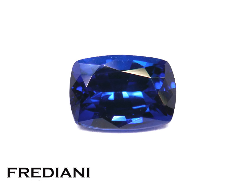 Saphir bleu royal coussin 72x52 de 1.53 carat