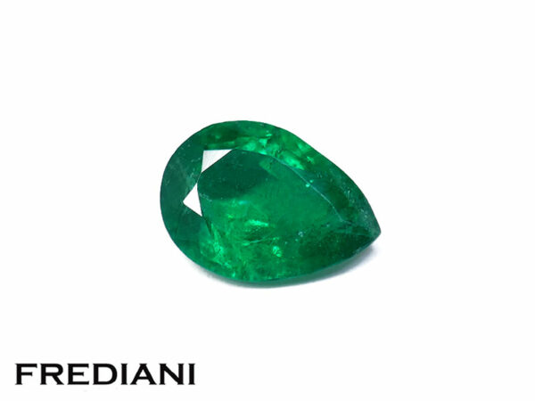 Emeraude poire 69x49 de 0.53 carat