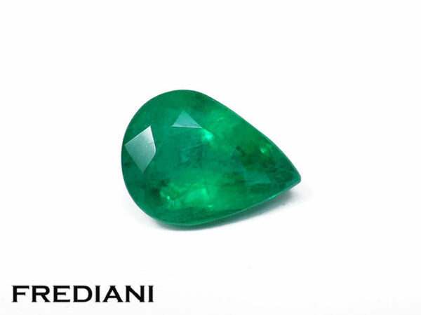 Emeraude poire 81x59 de 1.02 carat
