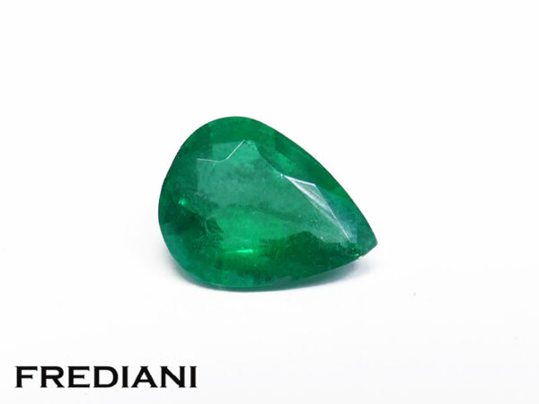 Emeraude poire 78x59 de 0.81 carat
