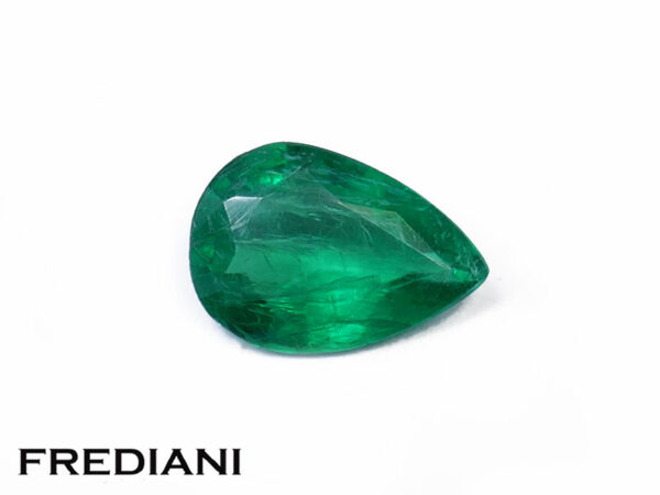 Emeraude poire 81x56 de 0.68 carat