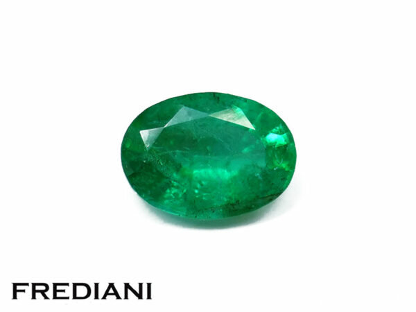 Emeraude ovale 71x51 de 0.83 carat