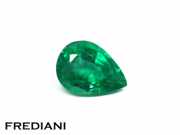 Emeraude poire 69x50 de 0.61 carat