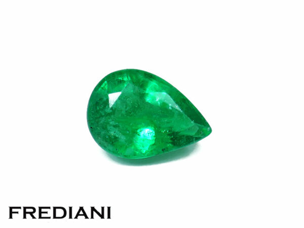 Emeraude poire 71x51 de 0.75 carat