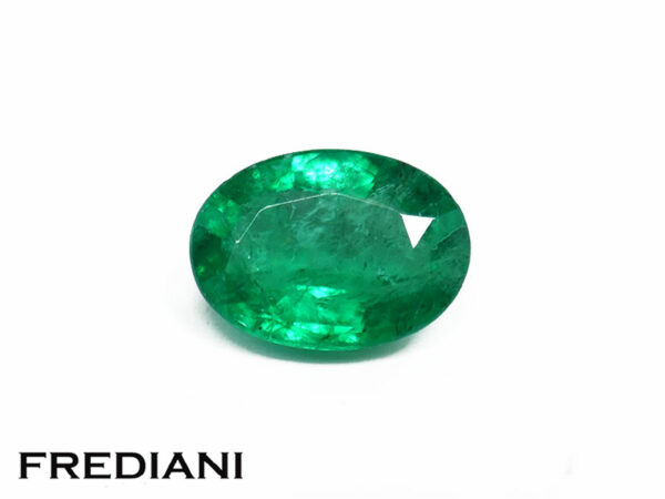 Emeraude ovale 69x50 de 0.68 carat