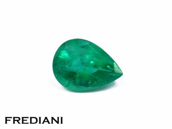 Emeraude poire 70x52 de 0.77 carat