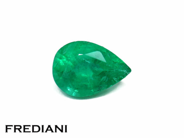 Emeraude poire 72x51 de 0.77 carat