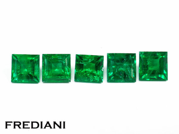 Lot de 5 émeraudes carrées 32x32 de 0.84 carat