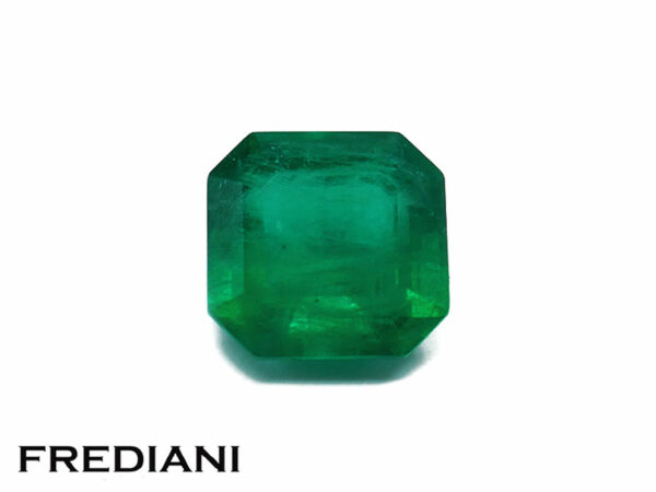 Emeraude carrée à pans coupés 70x68 de 1.49 carat
