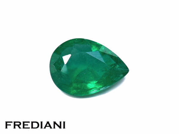 Emeraude poire 83x61 de 0.84 carat