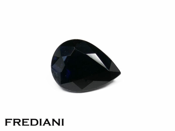 Saphir noir poire 66x50 de 0.79 carat