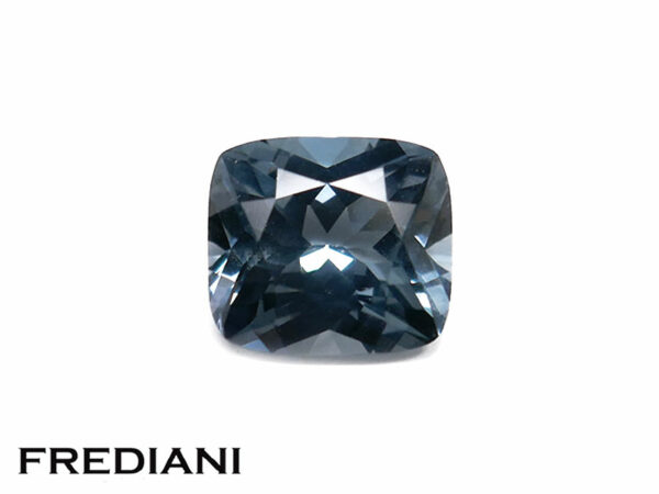 Spinelle gris coussin 71x64 de 1.47 carat