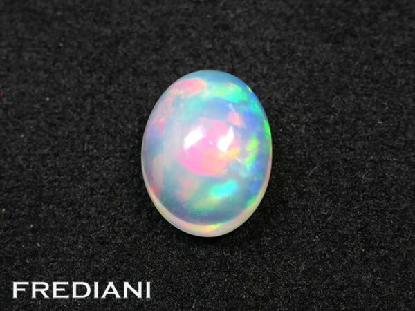 Opale naturelle ovale d'Ethiopie 104x81 de 2.48 carats
