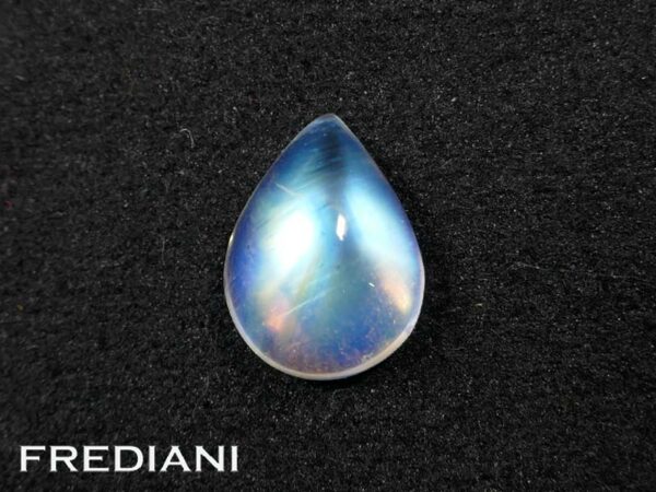 Pierre de lune poire 103x78 de 2.58 carat