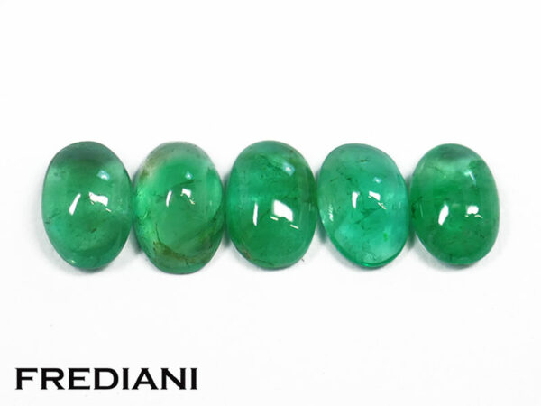 Lot de 5 émeraudes cabochons ovales 6x4 de 2.21 carats