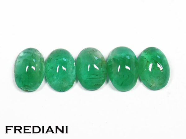 Lot de 5 émeraudes cabochons ovales 6x4 de 2.16 carats