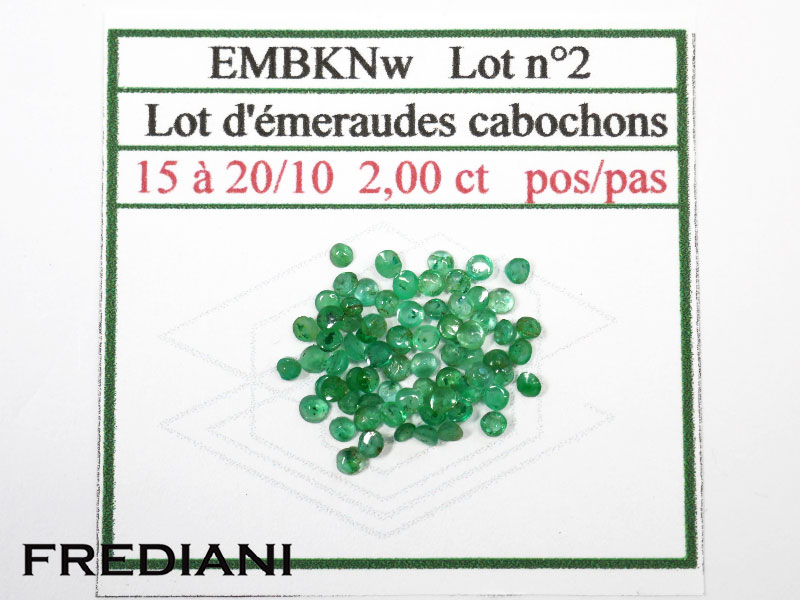 Lot d'émeraudes cabochons rondes