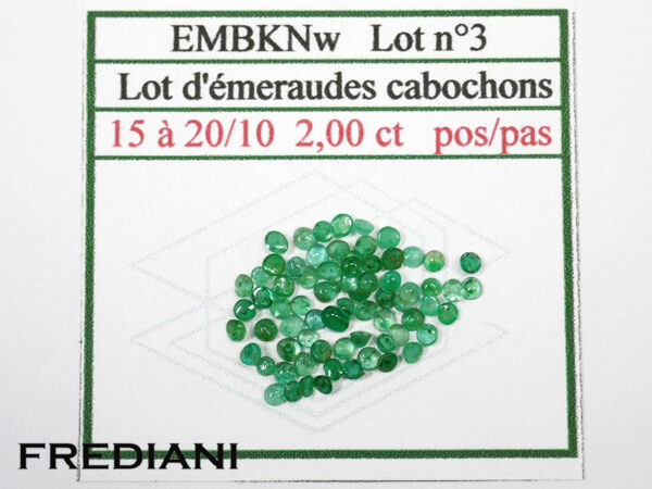 Lot d'émeraudes cabochons rondes 15 à 20/10 de 2.00 carats au total
