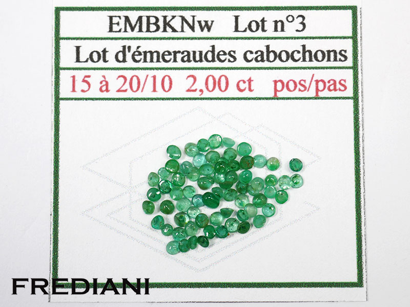 Lot d'émeraudes cabochons rondes