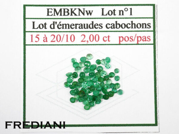 Lot d'émeraudes cabochons rondes 15 à 20/10 de 2.00 carats au total